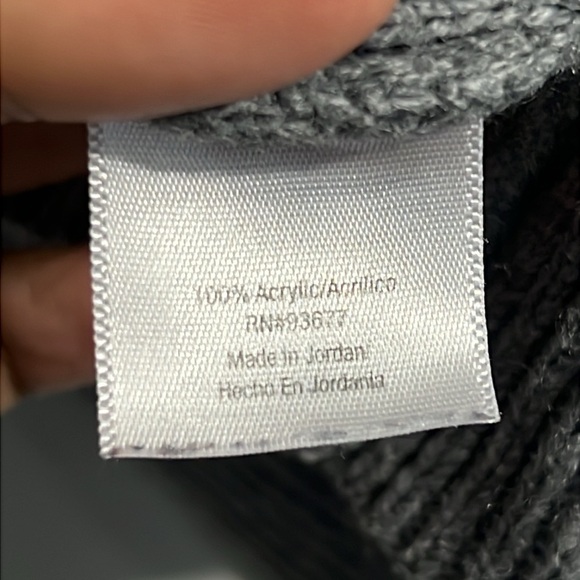 a.n.a. Women’s gray sweater- 3/4 cuffed sleeves w/ button detail - Size Medium - Picture 6 of 6